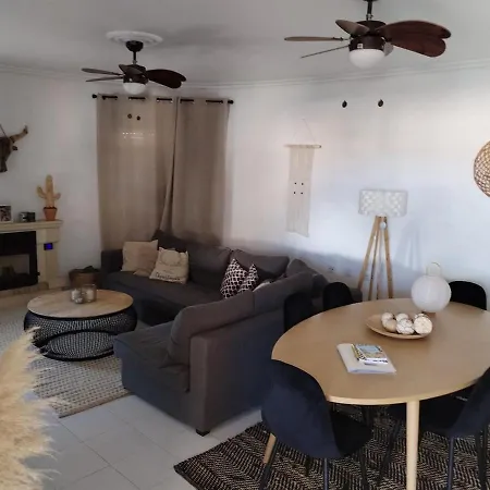 House With Private Pool La Casa Hugo Holiday home *